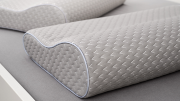 Memory Foam vs Traditional Pillows: Which Is Better for Spine Alignment?
